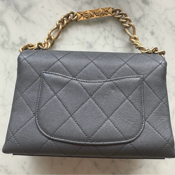 CHANEL Shoulder Bag Leather Grained Calfskin Gray with Gold Chain - Picture 2 of 16